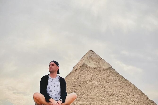 Private inclusive day Tour To Pyramids of Giza & Egyptian Museum and The Bazar. - Pyramids of Giza: Cheops, Chephren, Mykerinus, and the Sphinx in one plan