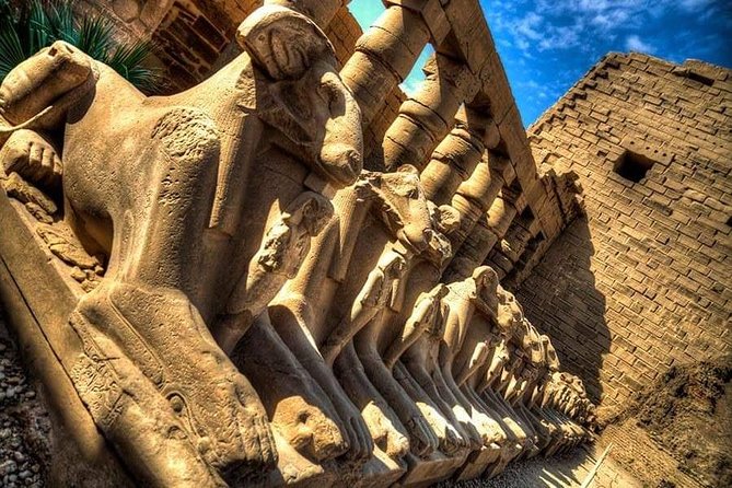 Private Luxor tour from Hurghada (all inclusive) - Colossi of Memnon: the dramatic 18-meter statues and what’s left behind
