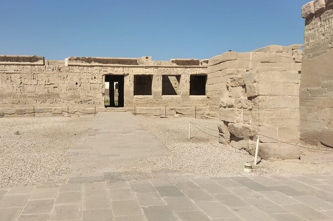 Private Overnight Tour to Luxor from Hurghada with HotAir Balloon - Colossi of Memnon: short stop, big visual impact