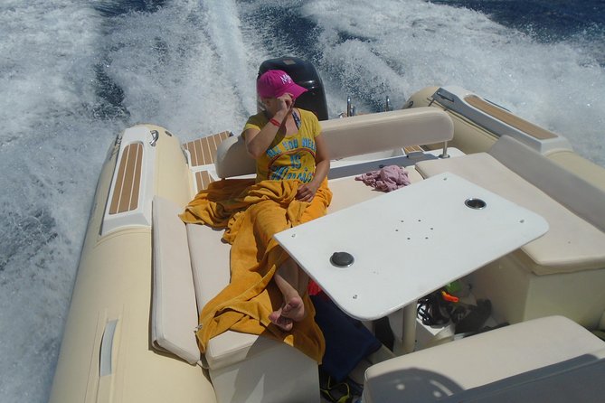 Private Speedboat Tour For 7 Persons - The boat details: 8.5 meters, Suzuki 250 HP, and JBL onboard