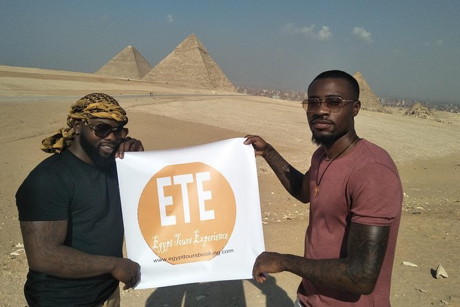 Private tour Giza Pyramids and Sphinx with camel ride - The panorama viewpoint: getting the pyramid line in one go
