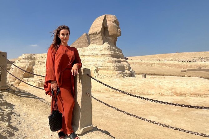 Private Tour Giza Pyramids, Egyptian Museum, Bazar And Lunch - Great Sphinx and Valley Temple: The Face and the Guard