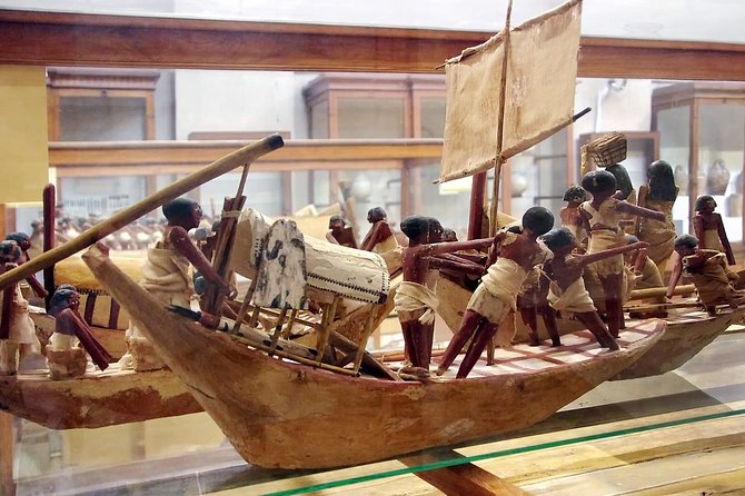 private tour to Egyptian museum with Lunch and local guide - Hotel pickup and the 5-hour flow in real Cairo time