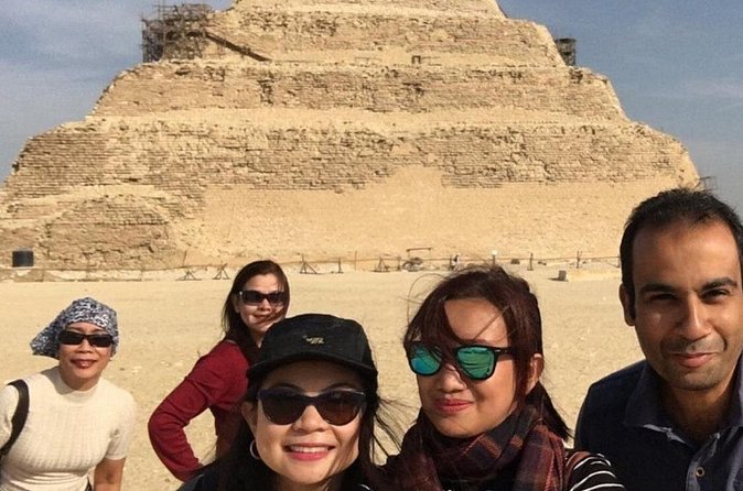 Private Tour to Giza Pyramids and Memphis and Saqqara Pyramids - Stop 3: Lunch break with a real view (and realistic expectations)