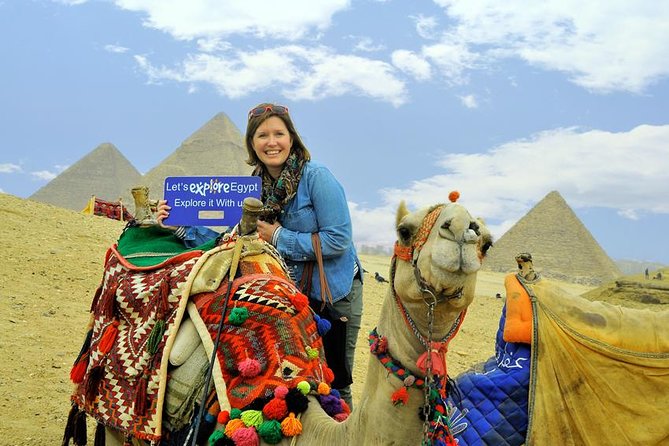 Private Tour to Giza Pyramids with professional Photographer - Arriving at Giza with a pro photographer in your corner