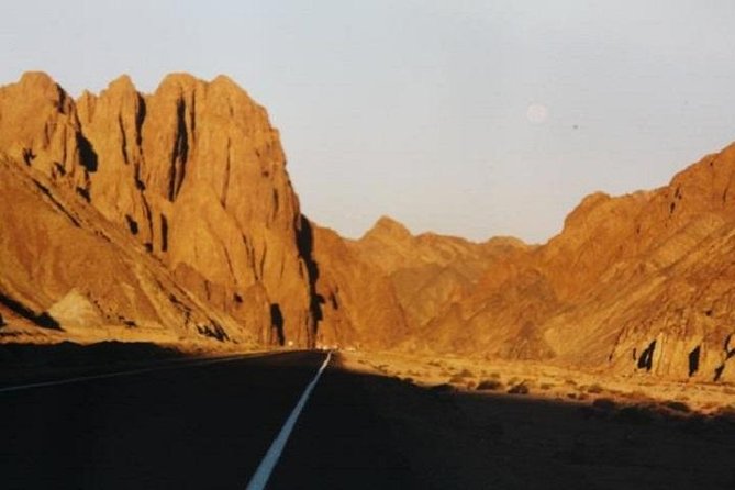 Private tour to Luxor from Hurghada . COMPLETELY DIFFERENT THAN THE OTHERS - Private pickup at 5:30 am and the drive to Luxor
