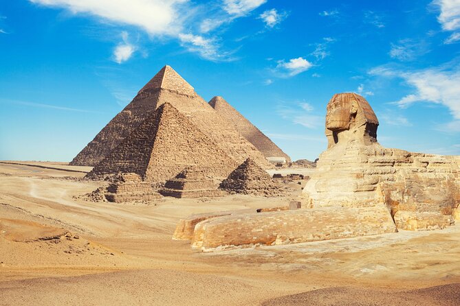 Private Tour To Pyramids of Giza Memphis Saqqara With Lunch - Great Sphinx photos and hawker management: how a guide improves the experience