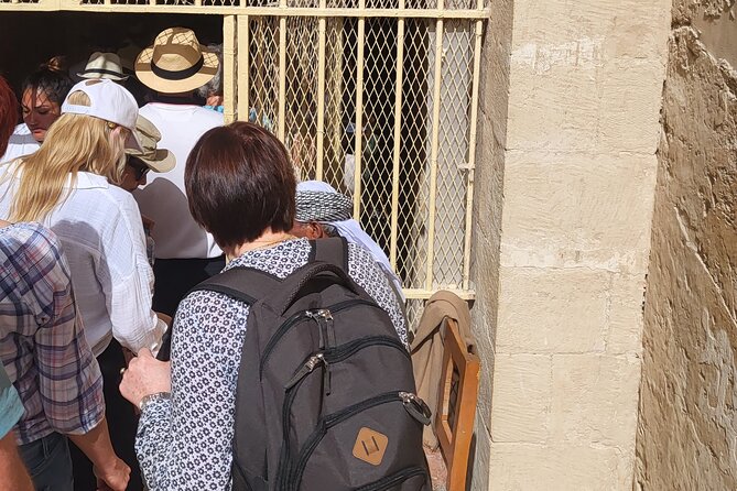 Private Tour to Pyramids of Giza ,Sakkara and Memphis with Lunch. - Getting from site to site without losing the plot