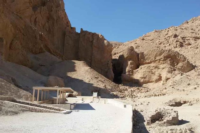Private Tour to Valley of the Queens, Valley of the Artisans, and Habu Temple - The private guide factor: when it elevates the day and when it doesn’t