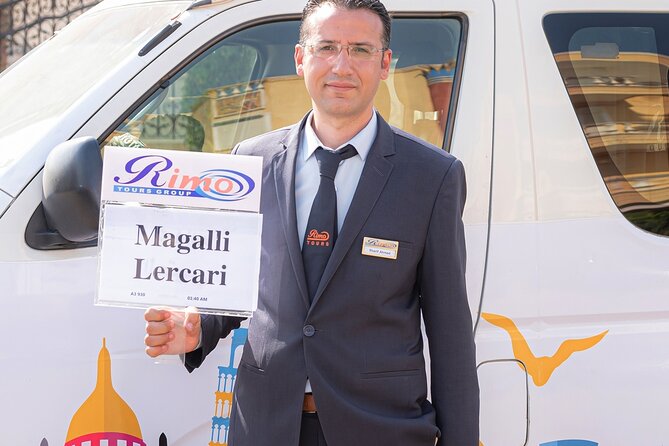 Private Transfer from Hurghada Airport to Hurghada City - Vehicle comfort in Hurghada: car for 3, van for 5