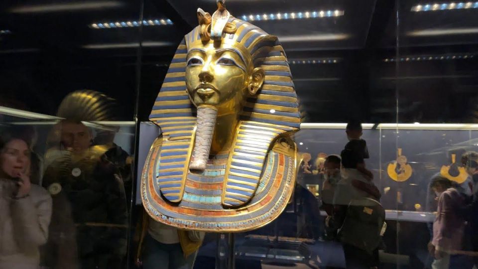 Pyramids & Sphinx Tour with Free Camel Ride - Papyrus Gallery and essential oils: a quick stop with cultural value