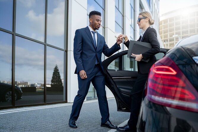 RMF: Luxury Airport Transfer Services With Meeting And Greetings - RMF to Your Hotel: The Practical “Luxury” of Door-to-Door Comfort