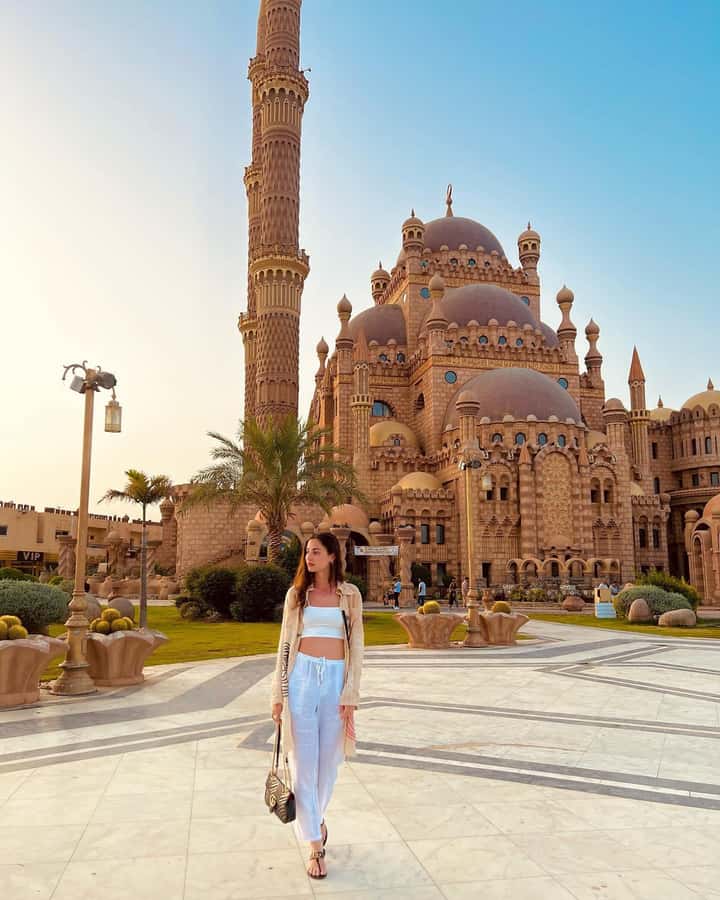 Sharm El Sheikh City Tour: Old Market, Mosque & Farsha Café - Al Sahaba Mosque: modern design with Fatimid roots