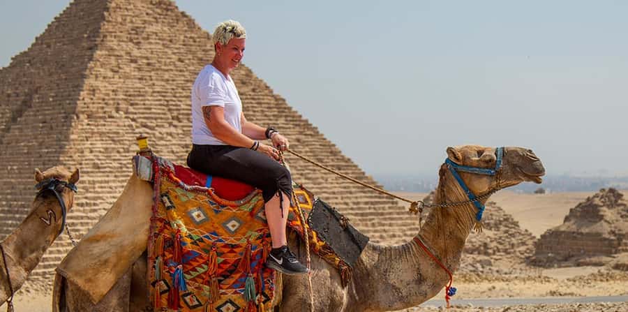Sharm El Sheikh: Great Pyramids, Sphinx, Museum Tour by Bus - Giza Plateau with an Egyptologist: Great Pyramids and Sphinx in one sweep