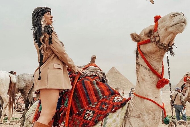 Sharm ElSheikh to Giza Pyramids, Egyptian Museum, Khan El Khalili - Traditional lunch by the pyramids view: a smart pause
