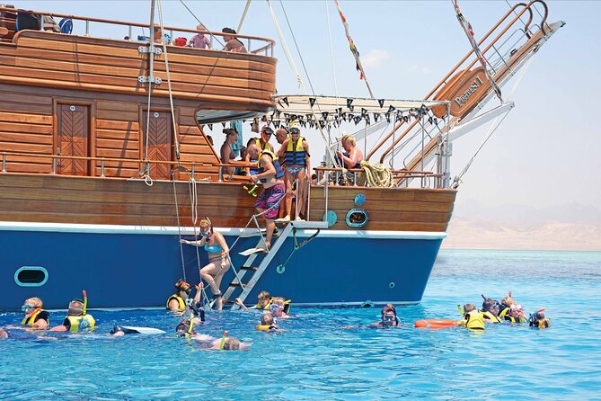 Sharm: Pirates Sailing Boat Ras Mohammed & White island and Lunch - Pirates Sailing Boat vs. Big Tour Boats: What the “Calm” Feel Actually Means