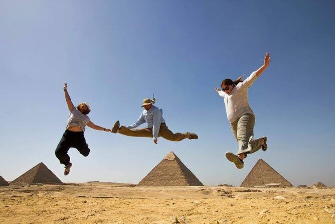 Taxi from the airport to The pyramids of Giza - Meet and greet at Cairo Intl: your handoff point is clear