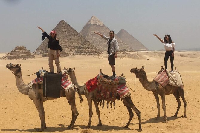 Taxi from the airport to The pyramids of Giza - The ride to the Giza plateau: direct, private, and air-conditioned