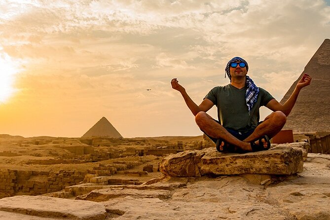 Tour to Giza Pyramids and Sphinx - The Great Pyramids of Cheops, Chephren, Mykerinus: two hours that count