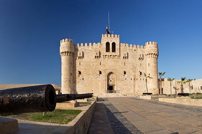 Tour to The Qaitbay Citadel in Alexandria - Qaitbay Citadel: a sea fortress built on a lighthouse site