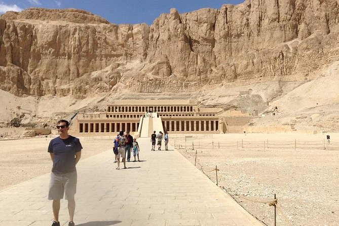 Tour to West Bank with Valley of the Kings and Hatshepsut Temple - Colossi of Memnon: a fast start with a big visual punch