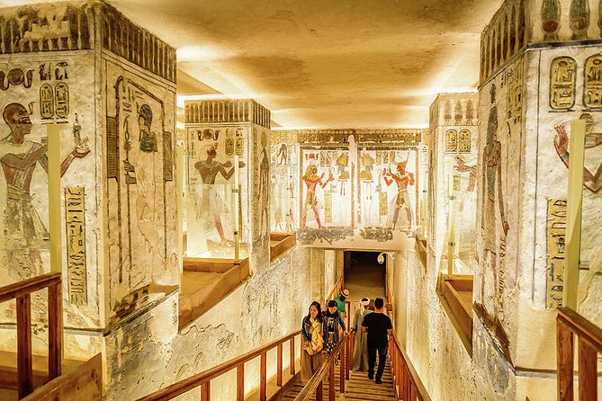 Valley of Kings, Queens, Temples of Hatchepsut, Habu, and Mooore - Deir el-Medina: the workers who built the tombs