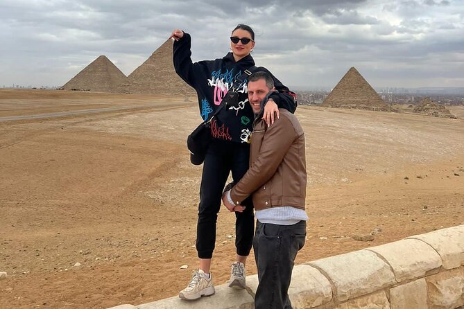 VIP Private Day Tour Giza Pyramids, Memphis and Sakkara Pyramids - Khafre’s Pyramid: The Optical Illusion You Can Actually See