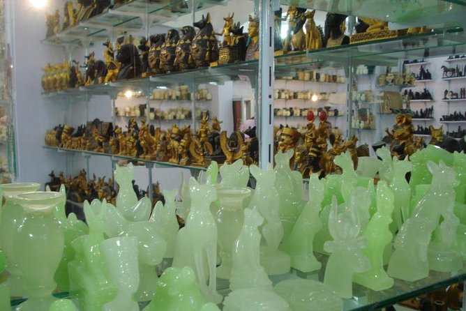 VIP Shopping Private Tour Papyrus Perfume Bazaars and Cotton - Egyptian cotton in real life: bed sheets, scarves, and long-fiber comfort