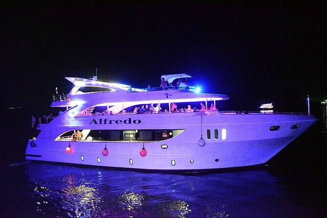 Yacht Cruise with Dinner & Oriental Show - Shoes, comfort, and little onboard realities that matter